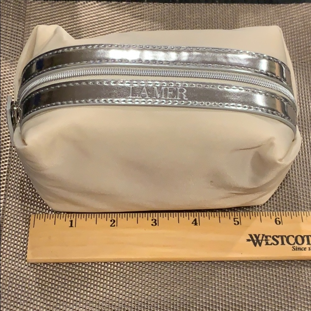 LAMER cream colored cosmetic bag.NEW. No rip/stain